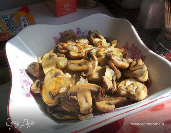 Жареные шампиньоны с луком на сковороде – пошаговый рецепт приготовления с фото