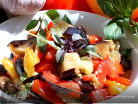 Салат из баклажан и перцев с базиликом