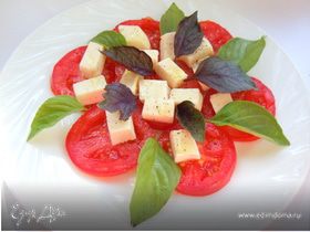 Салат с помидорами и базиликом