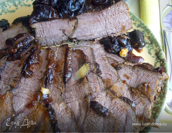 Готовим тушеную говядину с черносливом в сковороде: 2 рецепта