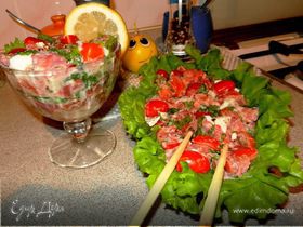 Салат с красной копченой рыбой