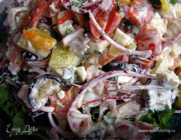 Салат "Сытный ужин" из запечённых овощей и копчёной куриной грудки