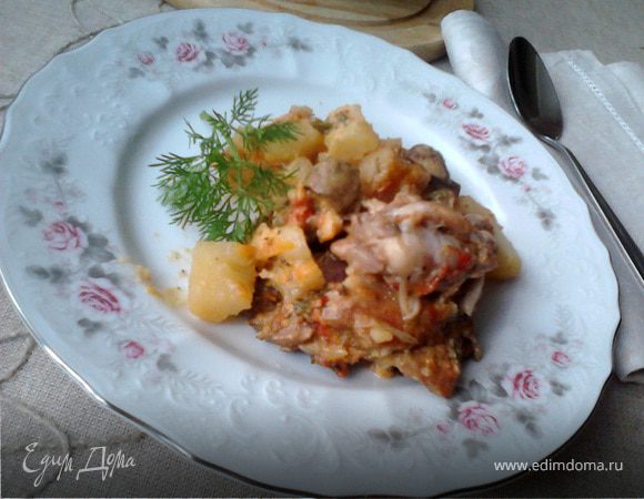 Сытное жаркое из курицы с грибами и овощами, рецепты с фото