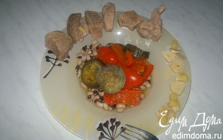 Рецепт Свинина бальзамик с пикантным соусом и фасолью с овощами
