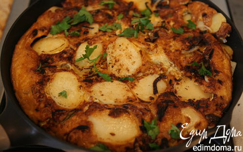 Рецепт Тортилья с купатами, луком и картошкой