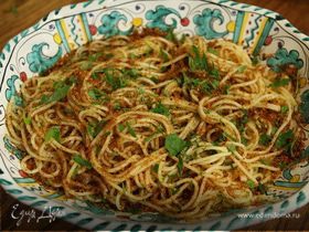 Спагетти с сушеными помидорами, чесноком и сухарной крошкой