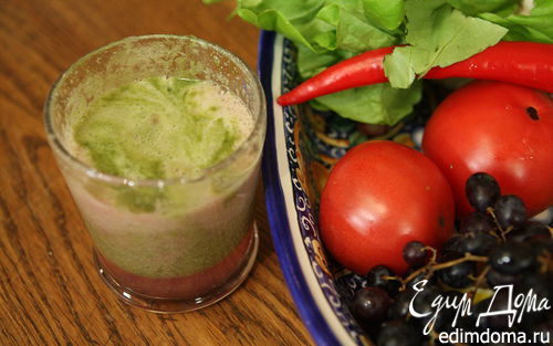 Рецепт Виноградно-грушевый сок с сельдереем и листьями салата