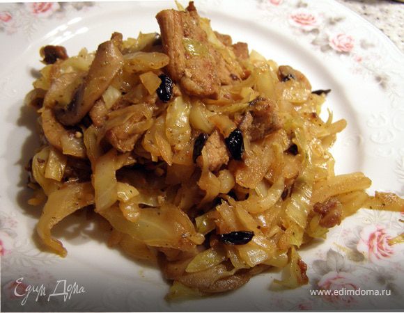 С грибами, орехами и черносливом — три рецепта тушеной капусты от Евгения Клопотенко