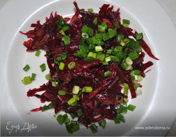Свекольный салат с соленым огурцом | Простой вкусный рецепт