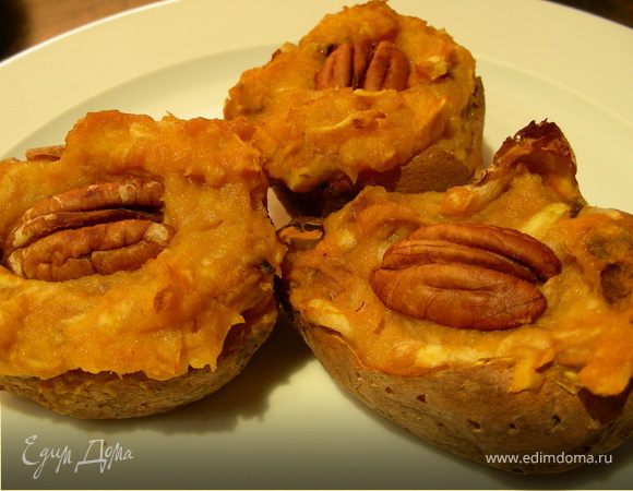 Сладкий картофель (батат), фаршированный яблоками и орехами пекан