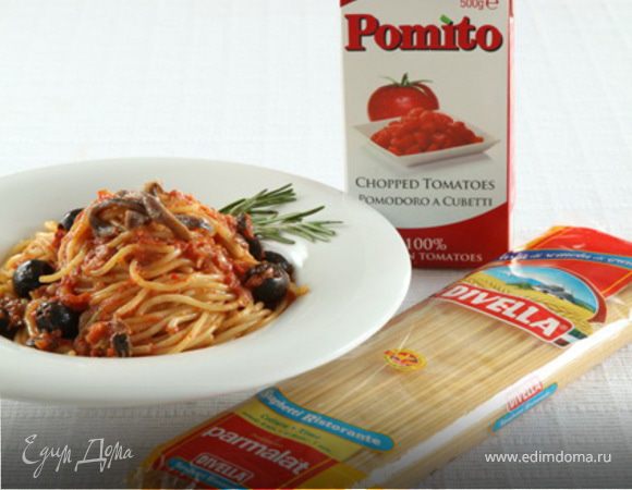 Спагетти с анчоусами, маслинами и томатным соусом
