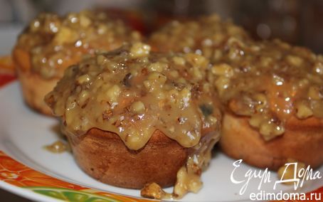 Рецепт Маффины с яблоком и изюмом с медово-ореховой глазурью