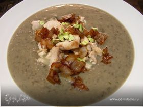 Крем-суп из зеленой чечевицы с фуа-гра (или куриной грудкой), карамелизированным луком и фисташками