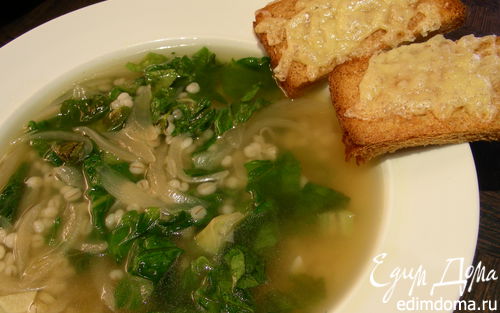 Рецепт Суп с карамелизированным луком, перловкой и листовой капустой (или латуком)