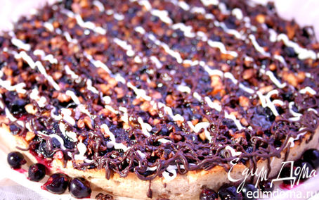 Рецепт Пирог с шоколадом и черной смородиной