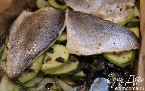 Рецепт Рыба, запеченная в кармане с цукини и маслинами