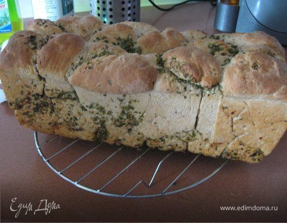 Обезьяний хлеб с травами и чесноком