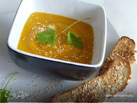 Суп из тыквы, кунжута и имбиря