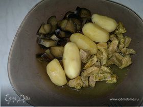 Картофель с баклажаном и свиная лопатка с кориандром и куркумой