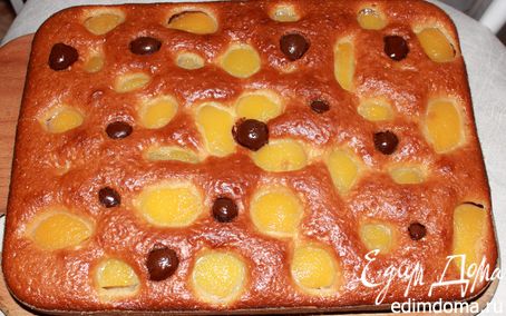 Рецепт Пирог с персиками и вишней в шоколаде "Леди"
