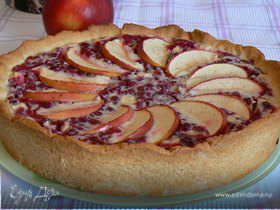 Пирог с брусникой и яблоком