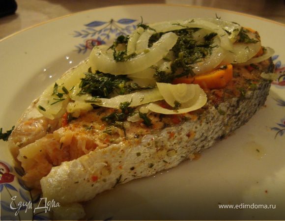 Стейк лосося, запеченного в фольге «HomeQueen» с овощами