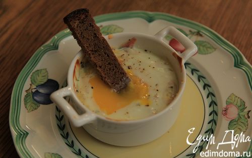Рецепт Яйца, запеченные с ветчиной, сыром и травами