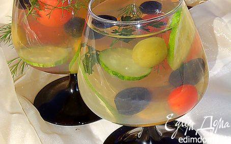 Рецепт Овощной салат в желе с оливками и маслинами