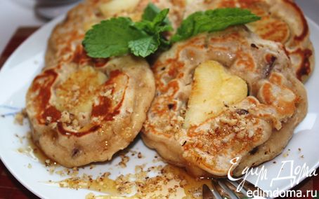 Рецепт Оладьи с яблоками, финиками и орешками