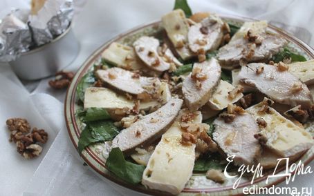 Рецепт Салат с винными грушами, курицей и сыром бри