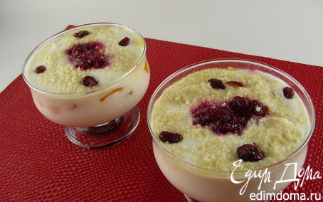 Рецепт Йогуртово-творожный десерт с клюквой, персиками и миндалем