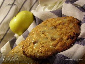 Овсяное печенье с яблочным пюре и изюмом (Iced Oatmeal-Applesauce Cookies)