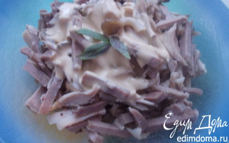 Рецепт мясной салат с языком и маринованными грибами