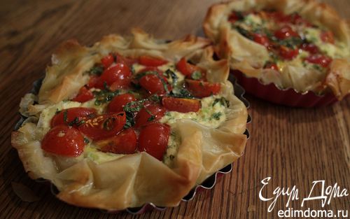 Рецепт Тарты с творогом, помидорами черри и базиликом