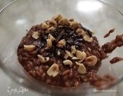 Шоколадная рисовая каша с изюмом и орехами