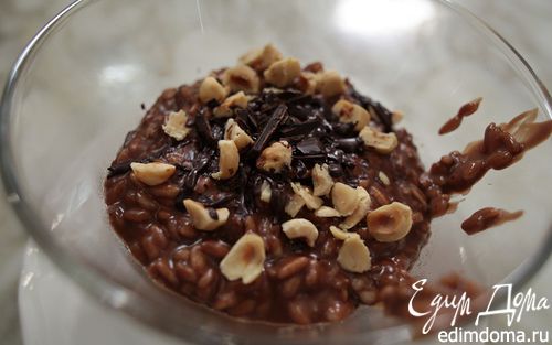Рецепт Шоколадная рисовая каша с изюмом и орехами