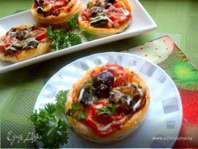 Мини-пицца с грибами и ветчиной