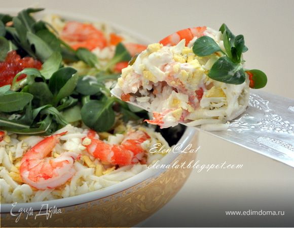 Вкусный салат с красной рыбой и икрой – пошаговый рецепт фото