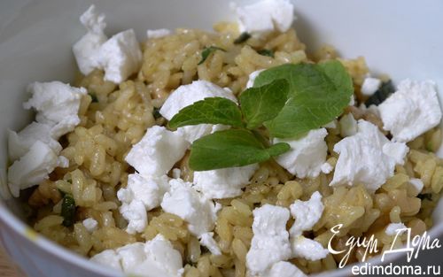 Рецепт Рисовый салат с козьим сыром, грецкими орехами и карри