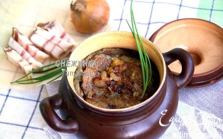 Рецепт Картофельные блины, тушенные в горшочке с салом (Блiны з бульбы, тушаныя з салам)
