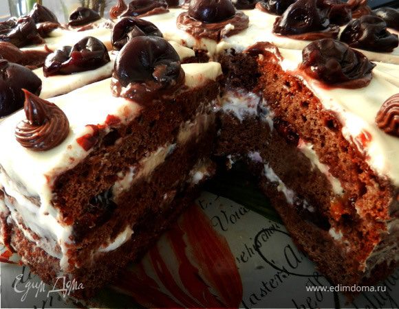 Шоколадный бисквитный торт с вишней, рецепт