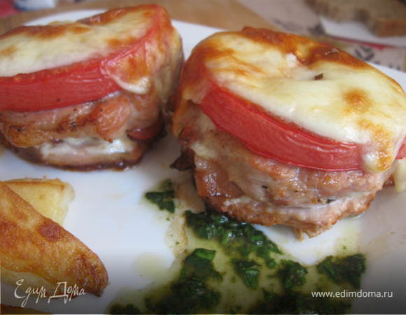 Свинина с помидорами и сыром, запечённая в духовке