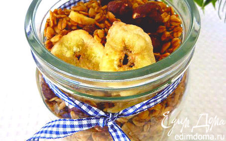 Рецепт Гранола с кофе, лесными орехами и банановыми чипсами