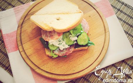 Рецепт Утренний сэндвич с огурцом, салями и фетой