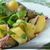 Теплый картофельный салат с красным луком и оливками