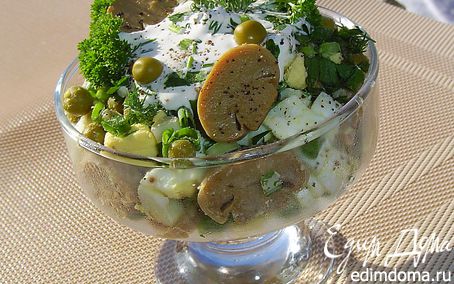 Рецепт Салат из шампиньонов и зеленого горошка
