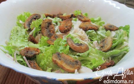 Рецепт Салат с рисовой лапшой и грибами в сухарях