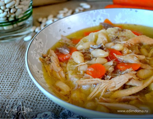 Суп с фасолью, картофелем и курицей: обед за 40 минут