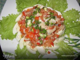 Салат из отварной рыбы и овощей