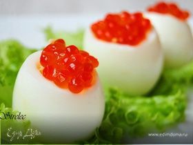 Яйца, фаршированные суфле из семги и красной икры